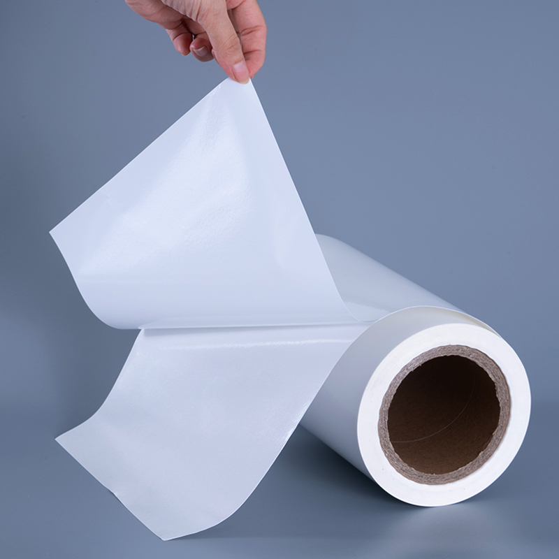 ইঙ্কজেট প্রিন্টিংয়ের জন্য এক্রাইলিক আঠালো জাম্বো রোল সহ 25mic গ্লস পিইটি ভিনাইল ফিল্ম লেবেল সামগ্রী